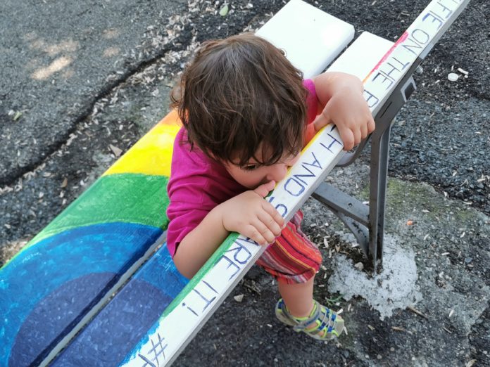 Panchine Arcobaleno a Torino per la Giornata Mondiale contro l'omofobia