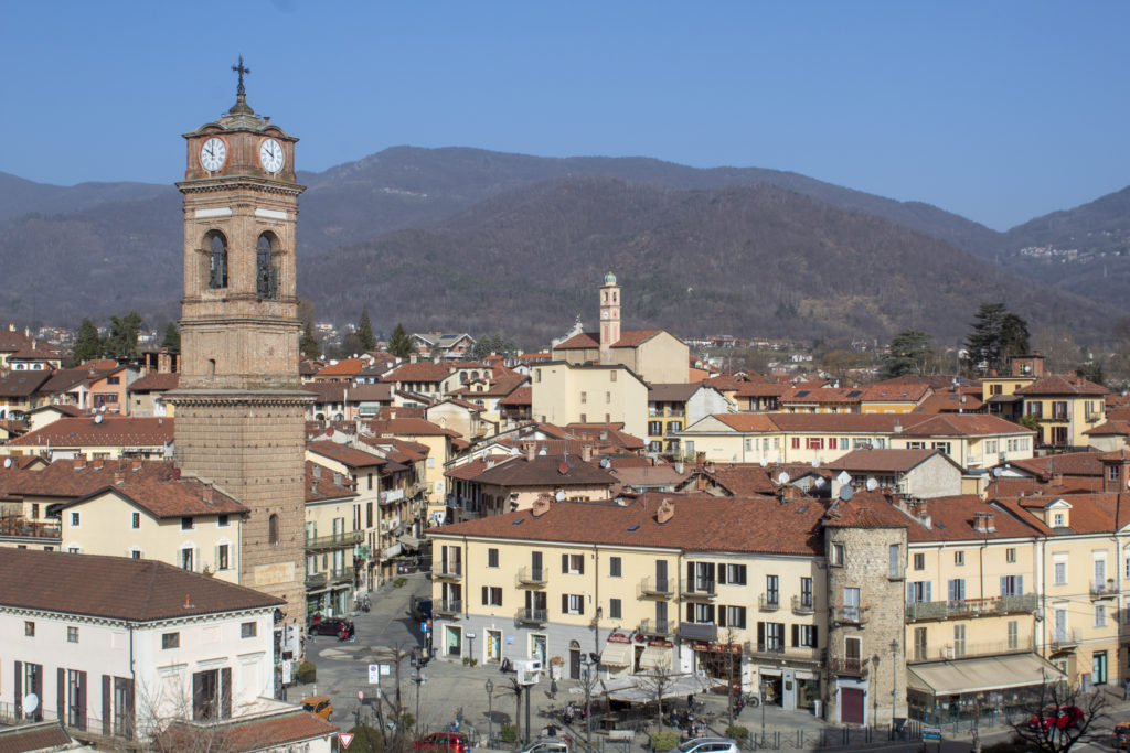 Giaveno 700 passi nell' amore di Dante. Vista delle vie e piazze della città