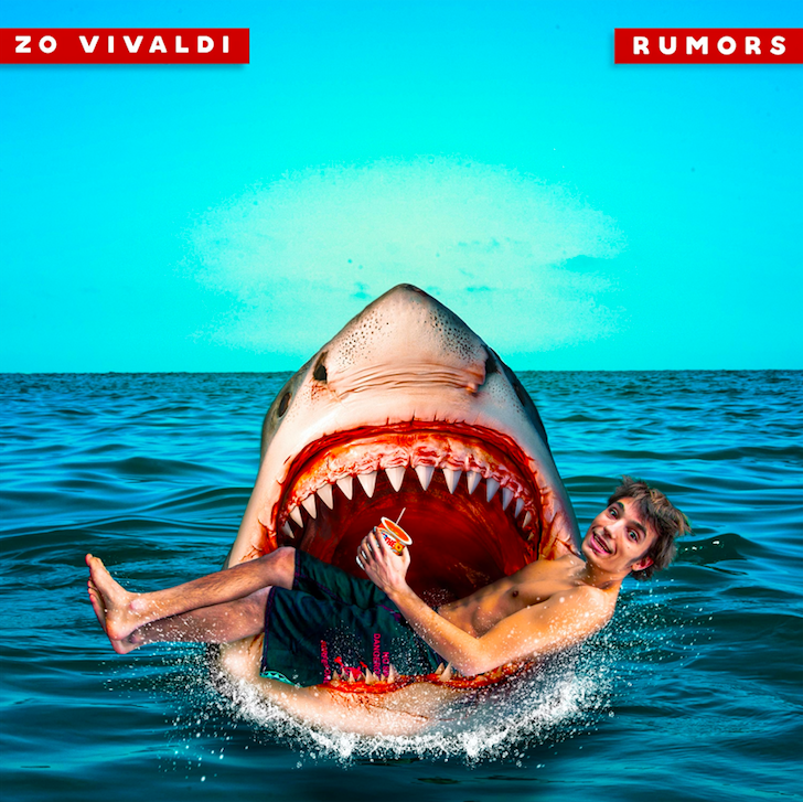 Zo Vivaldi, in foto la copertina di Rumors, lui è in mare aperto nella bocca di uno squalo e tiene un estaté in mano 