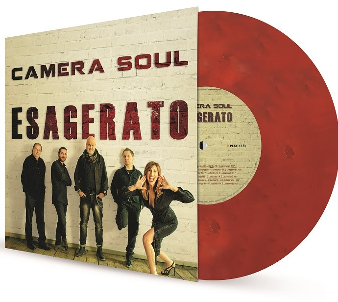 esagerato - la copertina del disco e il disco stesso che esce dalla confezione, in vinile rosso