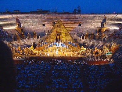 Arena di Verona, l'Opera raccontata da Pippo Baudo su RAI 3. Rappresentazione dell Aida 