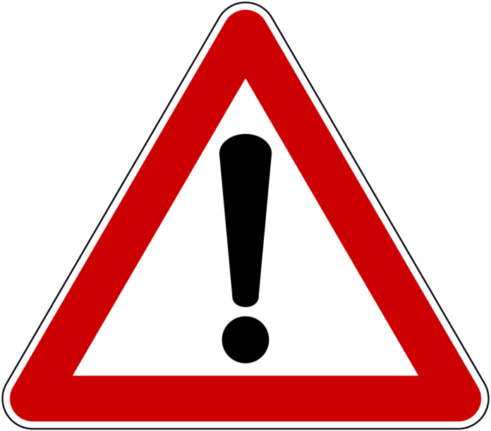 Vacini under 18 nella foto un sefgnale di pericolo stradale con un punto esclamativo nero in mezzo ad un triangolo rosso con la punta all'insu