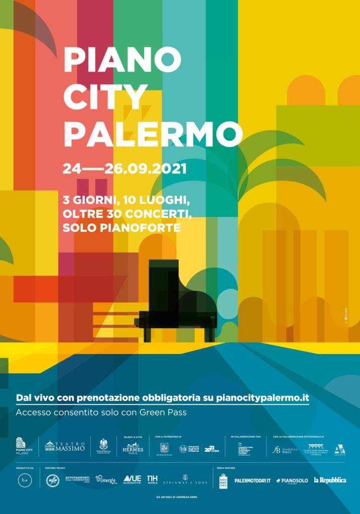 Piano City Palermo, la locnadina con quadrati gialli rossi e arancioni e un pianoforte nero, tra i colori che si incontrano di forma il verde che da la forma a una palma