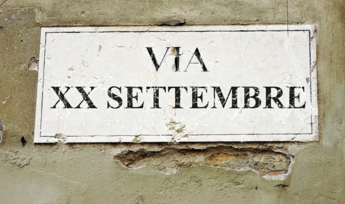 VIA XX SETTEMBRE LA TARGA DI UNA VIA