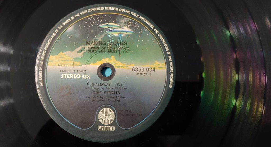 Dire Straits - il particolare dell'etichetta di un disco in vinile