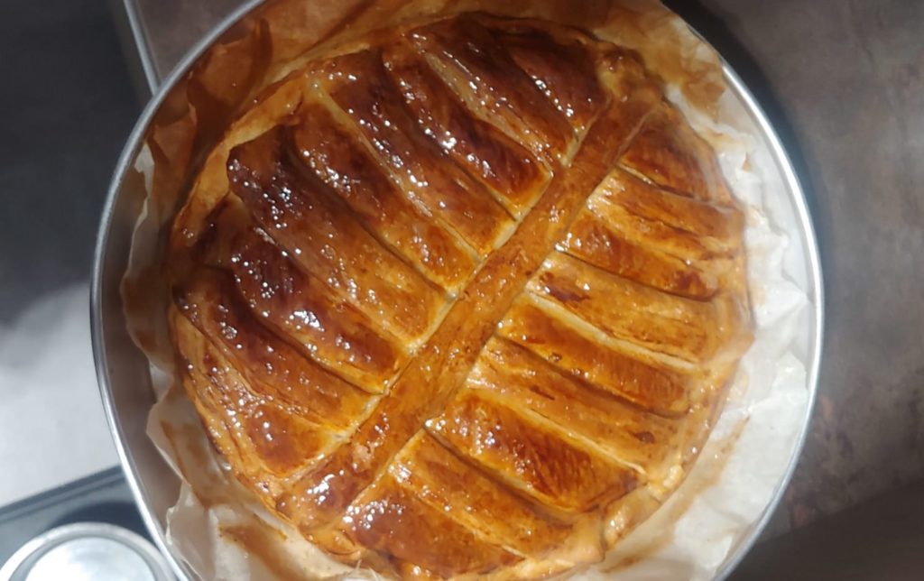 Dolci della Befana - nella foto un primo piano di una torta fatta con la pasta sfoglia