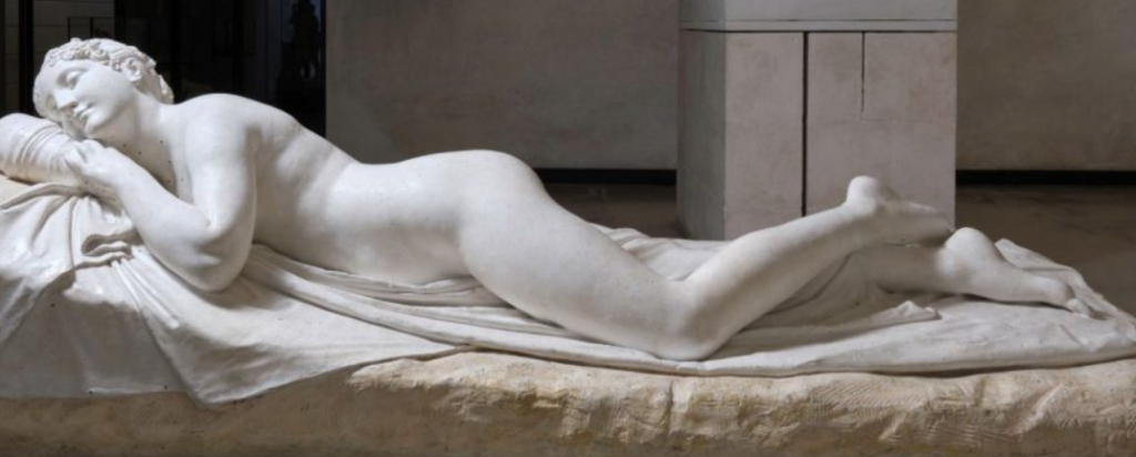 statua del canova sdraiata donna nuda su lenzuolo 