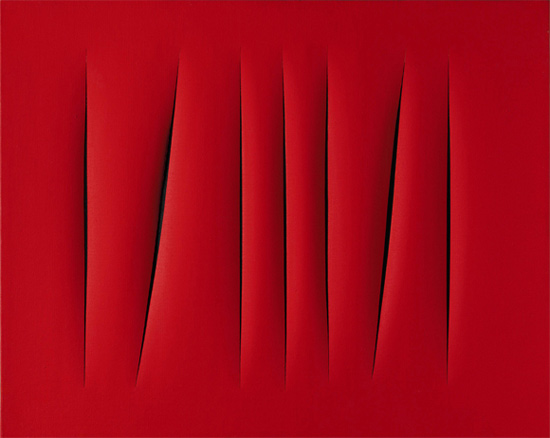 Lucio Fontana, l'infinito scorre attraverso i buchi. buco di fontana su tela rossa in verticale chiamato attese