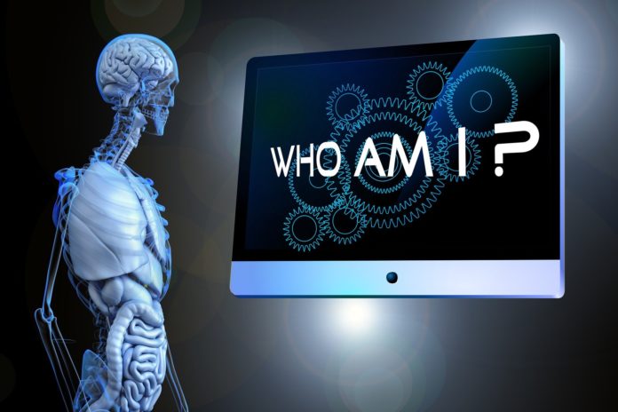 malattia - un uomo bionico davanti a uno schermo con la scritta 