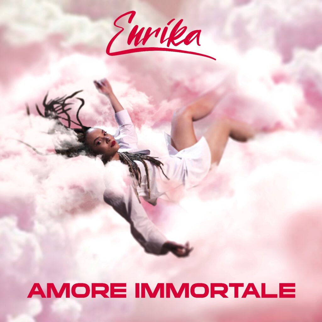 enrika - la copertina di amore immortale che la vede ritratta adagiata su una nuvola rosa, vestita di bianco con le gambe scoperte