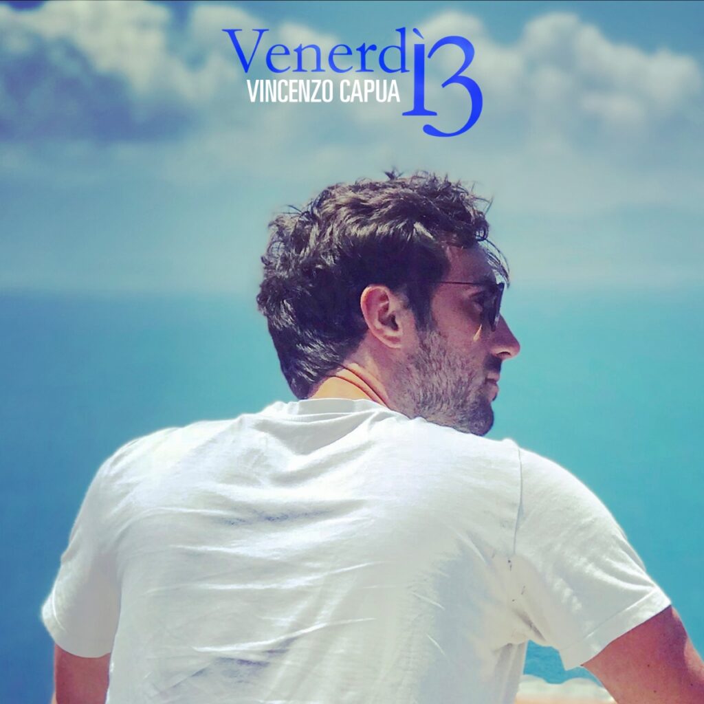 venerdì 13 - vincenzo capua, che indossa una tshirt bianca, nella copertina del singolo