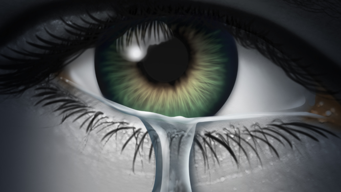 Occhio verde con lacrima che sta per cadere simbolo di ansia