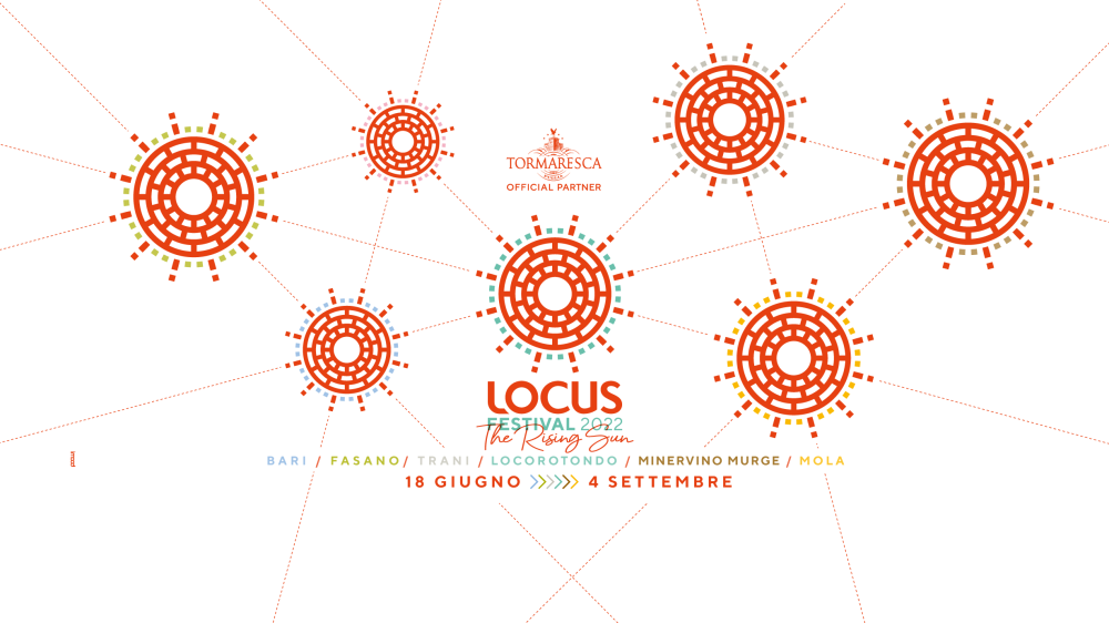 logo del locus tanti cerchi arancioni con linee diagonali tratteggiati e motivi azzurri