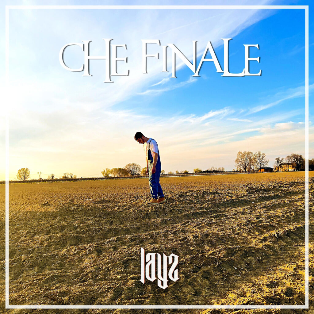layz - la copertina del singolo che finale che lo ritrae in campagna, abbigliato con una salopette e una t-shirt azzurra