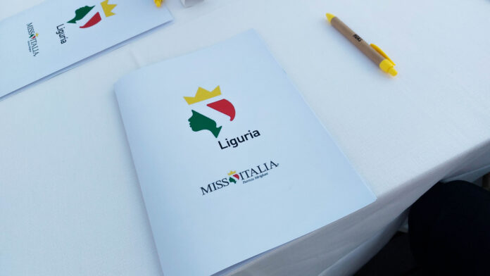 miss italia liguria - la cartella della giuria con il logo della manifestazione