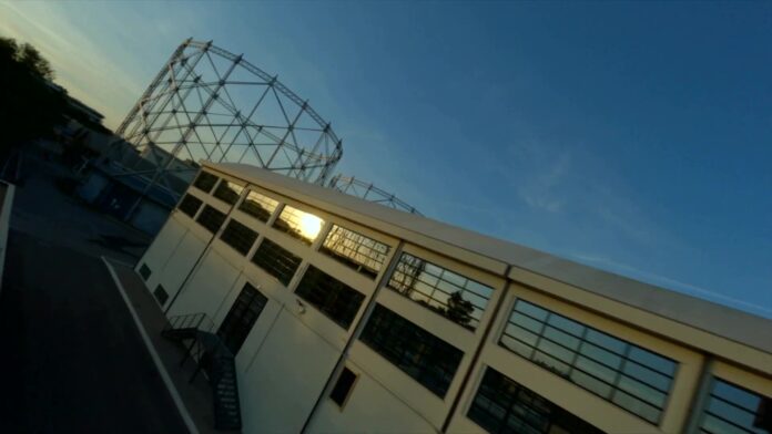 il gazometro di Roma una torre di ferro e un capannone