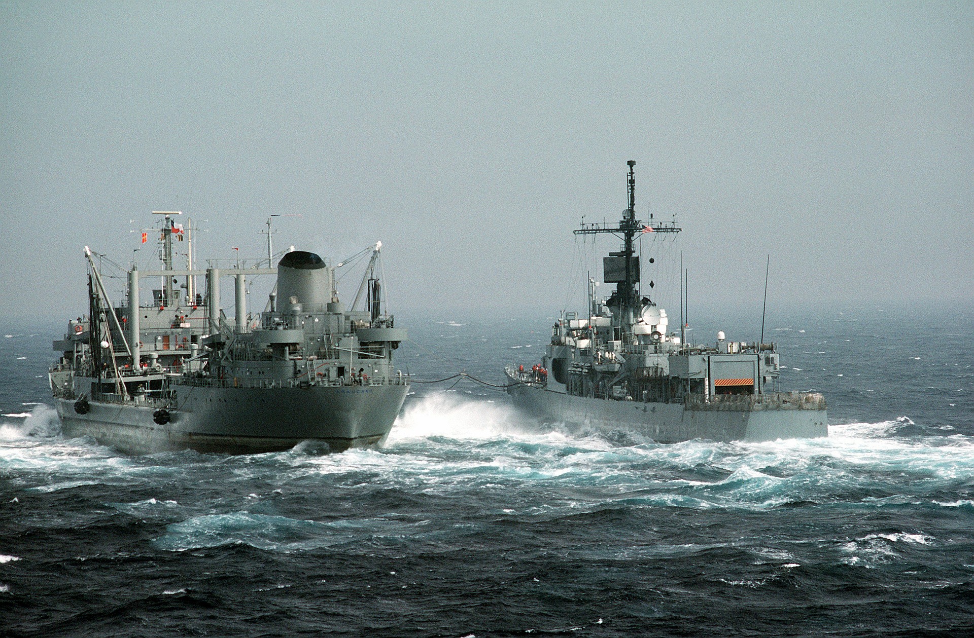 ucraina guerra - una fregata di navi da guerra solca il mare
