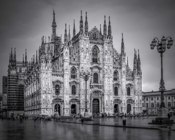 Foto in bianco e nero del Duomo di MIlano