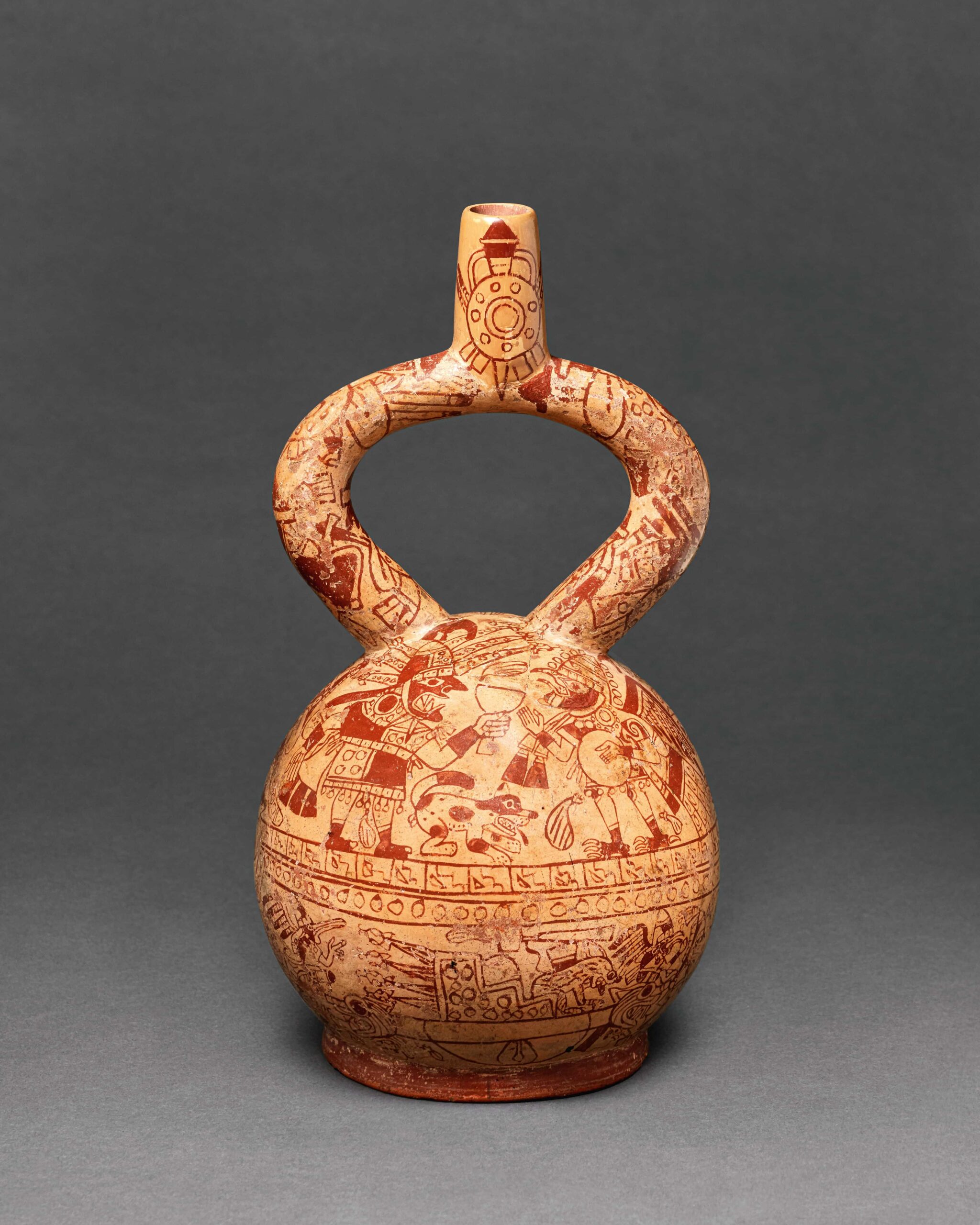 Machu Picchu - un vaso fatto ad anfora, di colore rosso e terra cotta