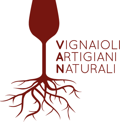 Vignaioli Artigianali naturali - il logo formato da un bicchiere a calice rosso che ha la base che termina con delle radici d'albero