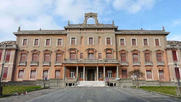 vista da furi dell'edificio dell'ex manicomio di genova Quarto