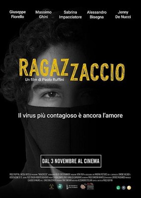 Il Ragazzaccio - Paolo Ruffini - la locandina del film nera con in bianco e nero la foto nascosta dalle ombre, degli occhi di un ragazzo