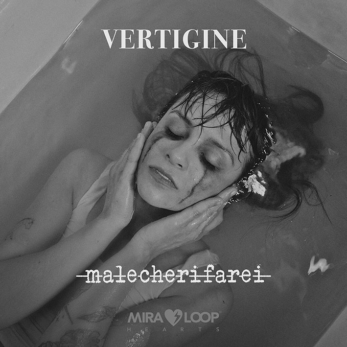 vertigine - la copertina del singolo, che raffigura una donna immersa completamente in una vasca piena d'acqua