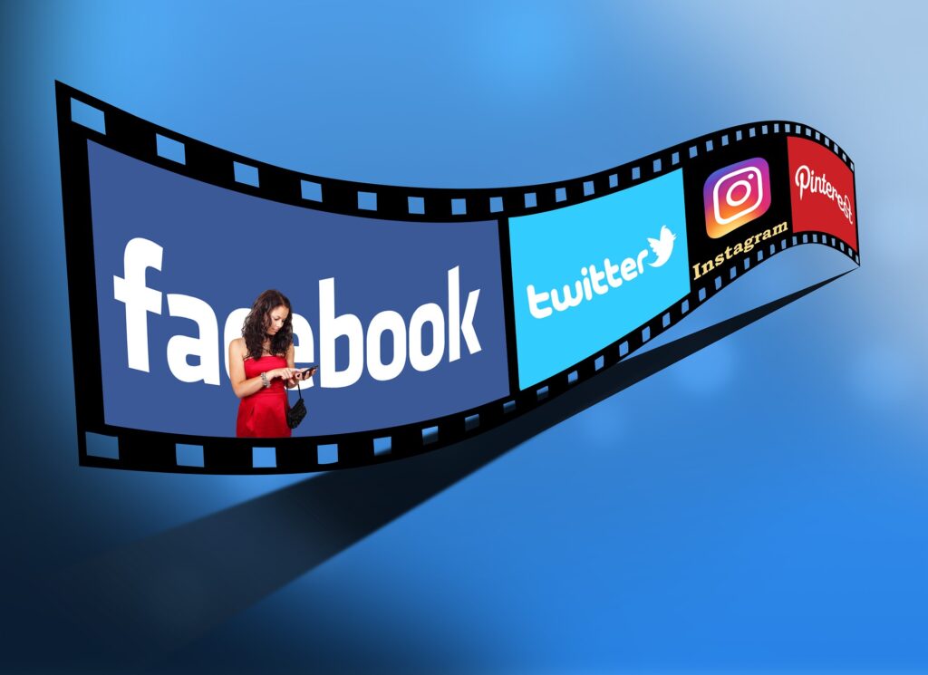 zuckerberg - nella foto un apellicola da film con i fotogrammi dei simboli di facebook twitter instagram e pinterest