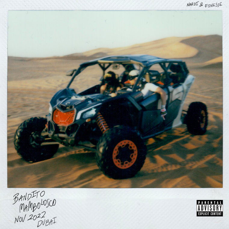 bandito - la copertina del singolo di mambolosco, che ritrae il rapper nel deserto al volante du un dune buggy
