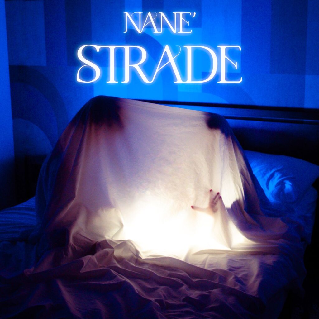 strade - la copertina del singolo di nanè che raffigura un lenzuolo sollavato da due braccia, retro illuminatoo