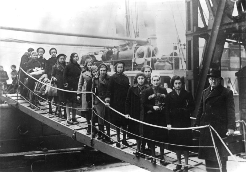 arrivo dei bambini ebrei al porto di londra nei kindertransport
