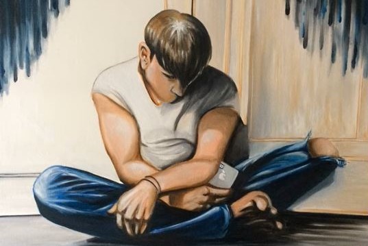 lina savonà - la copertina del singolo anima stanca, che raffigura un ragazzo seduto a terra con le gambe incrociate