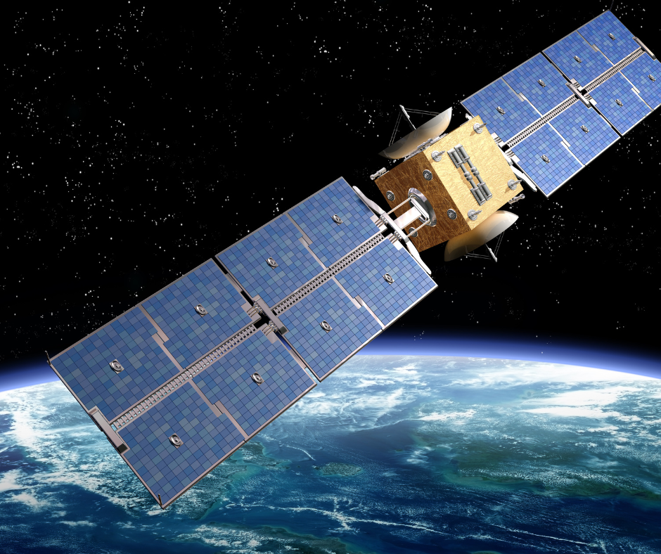 Satellite in orbita, con delle specie di pale enormi, viaggia verso la Terra
