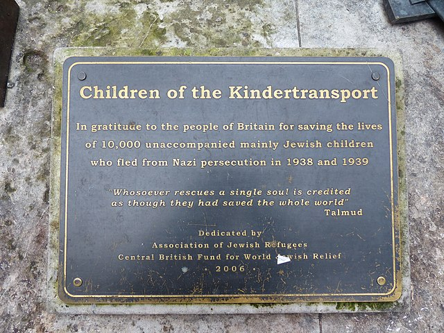 targa in onore del popolo britannico per i Kindertransport 