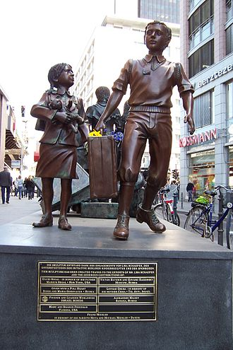 statua alla stazione di Berlino