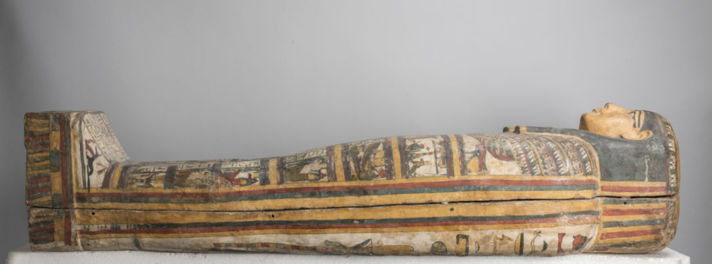 sarcofago di donna messo in orizzontale