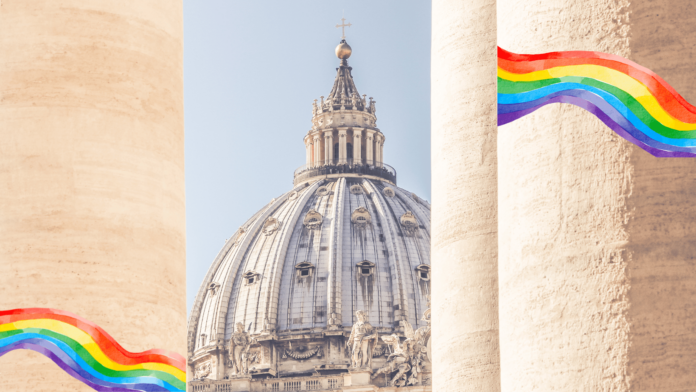 la cupola di San Pietro vista attraverso delle colonne con delle strisce colorate con i colori della bandiera del pride