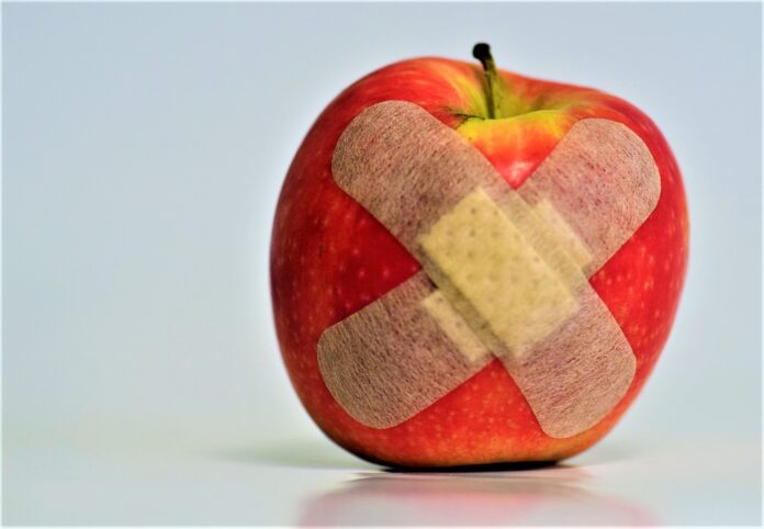 Croce Rossa Italiana e Enel - nella foto una mela rossa con due cerotti messi a 