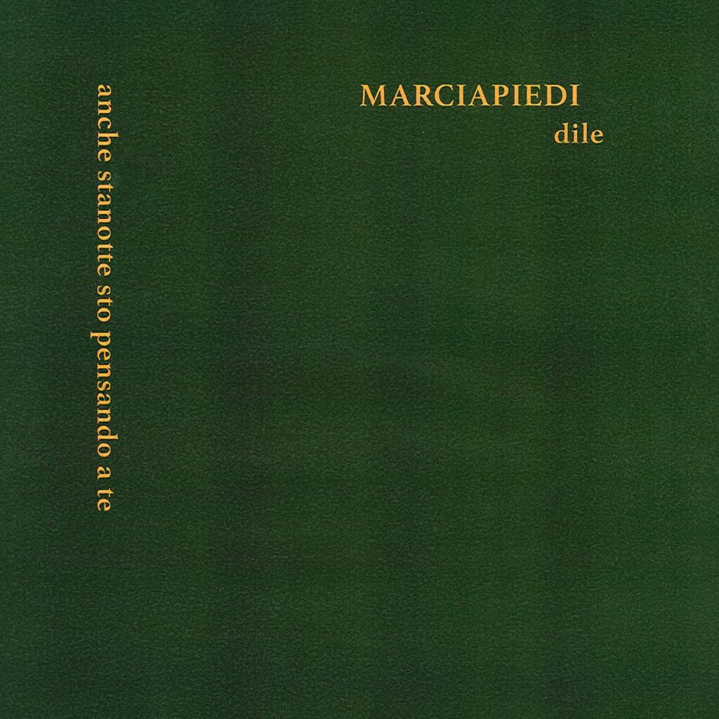 marciapiedi - la copertina di colore verde del nuovo singolo di dile, che presenta le parole a caratteri dorati