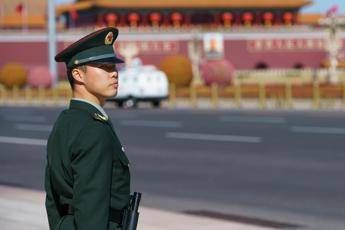 Le mire della Cina su Okinawa, aereo militare punta radar contro jet del Giappone