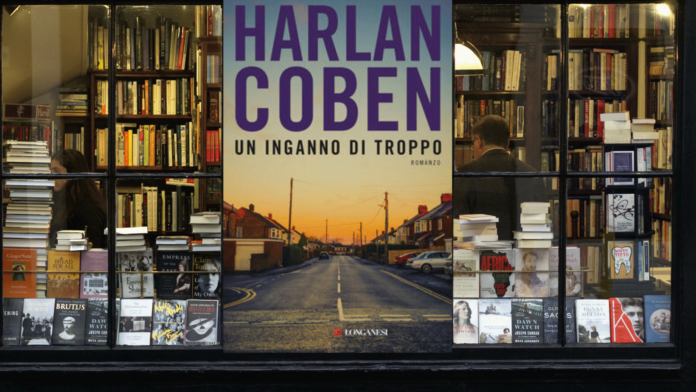 copertina del libro di coben in una libreria in primo piano