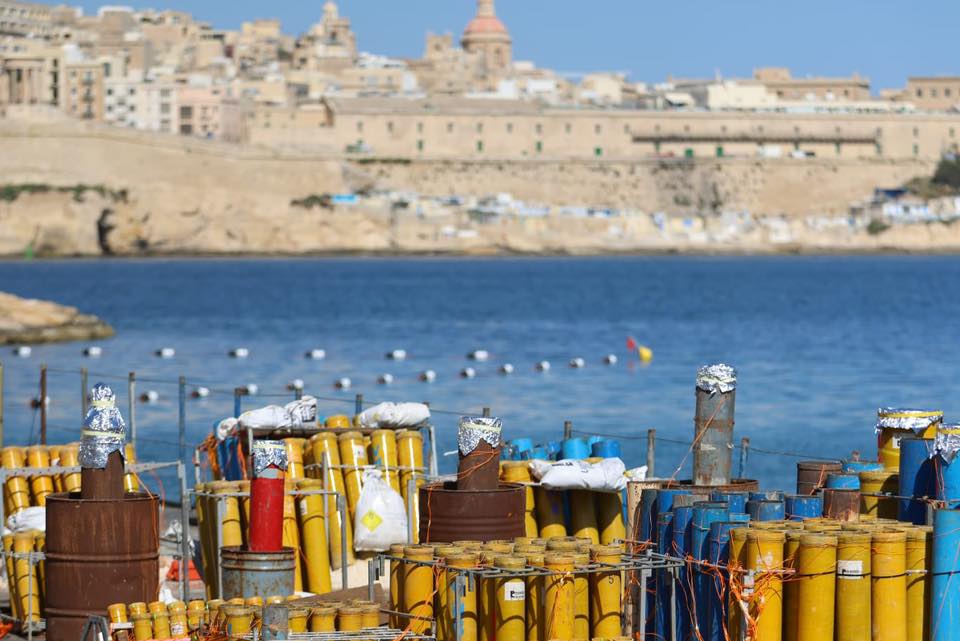 fuochi di giorno posizionati fronte valletta