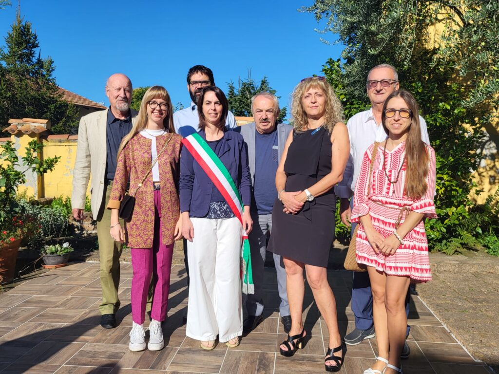 L'amministrazione Comunale di Orio con al centro con la fasci tricolore la sindaca Sara ponzetti