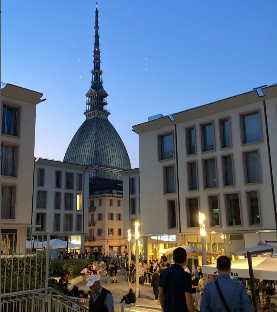 Festival della musica 2023 - una veduta della piazza piena di gente e della mole Antonelliana