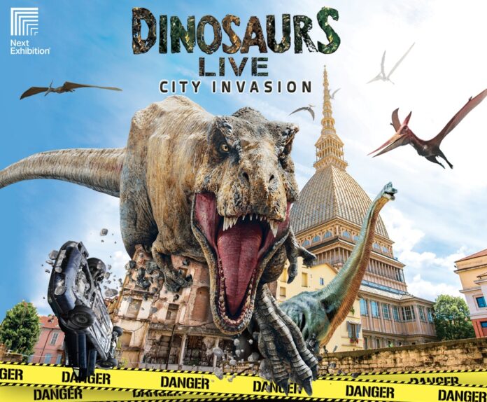 Dinosaurs live city invasion, dinosauri, jurassic park, città di torino, mostra, spettacolo . dinosauri con sfondo la mole antoneliana