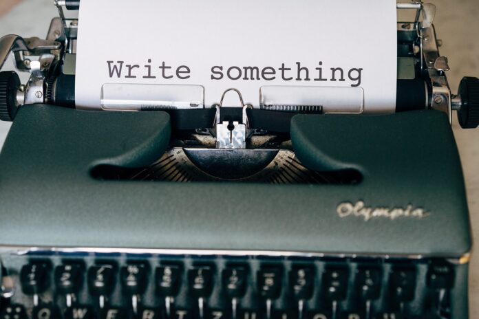 premio antitrust - nella foto una vecchia macchina per scrivere con inserito un foglio su cui c'è scritto 