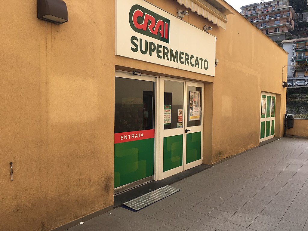 L'ingresso di un supermercato crai