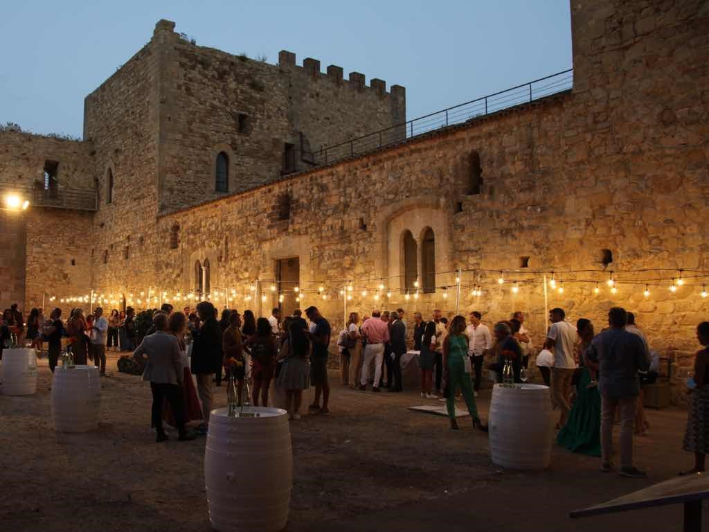 San Lorenzo calici di stelle - la piazza del borgo antico di notte piena di gente