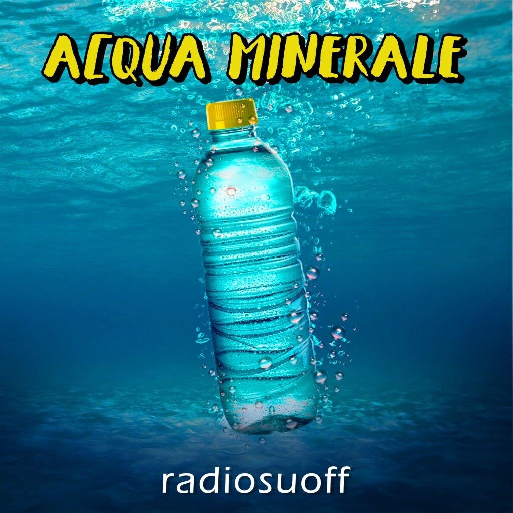 acqua minerale - la copertina del nuovo singolo di radiosuoff che raffigura una bottiglia di plastica immersa nel mare