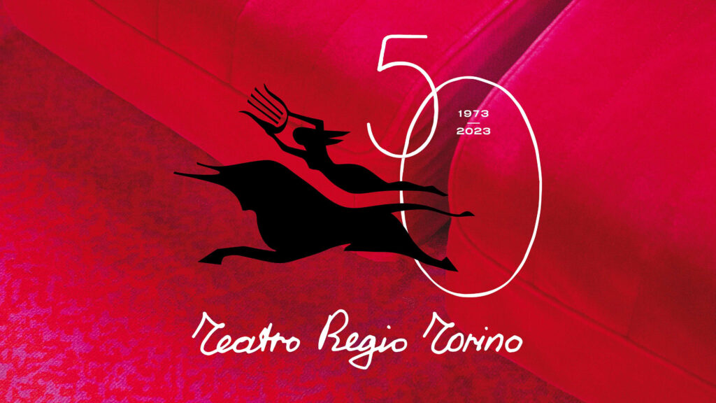 la locandina per celebrare i 50 anni del teatro regio di Torino un toro nero con una musa in uno sfondo porpora